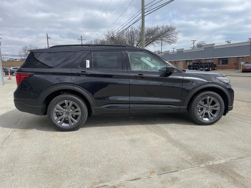 Agate Black Metallic 2026 Ford Explorer Active