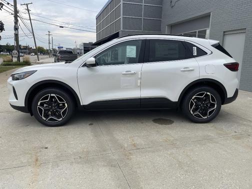 2025 Ford Escape Platinum