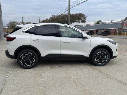 2025 Ford Escape Platinum