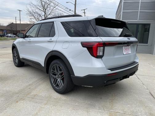 Space White Metallic 2026 Ford Explorer ST-Line