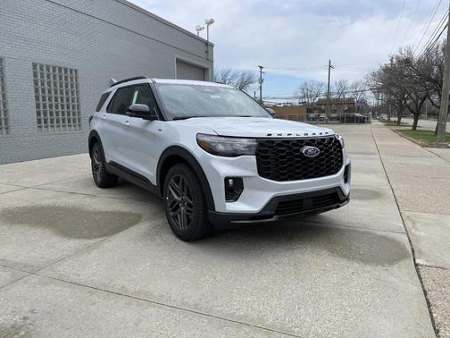Space White Metallic 2026 Ford Explorer ST-Line