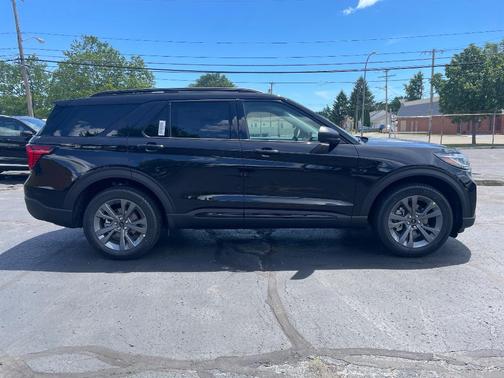 Agate Black Metallic 2026 Ford Explorer Active