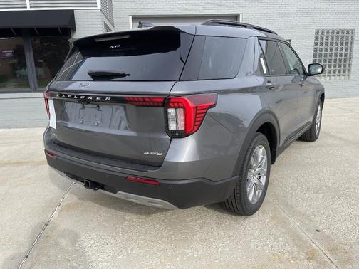 Carbonized Gray Metallic 2026 Ford Explorer Active
