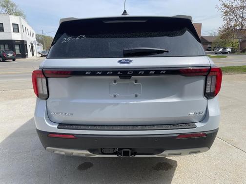 Space White Metallic 2026 Ford Explorer Active