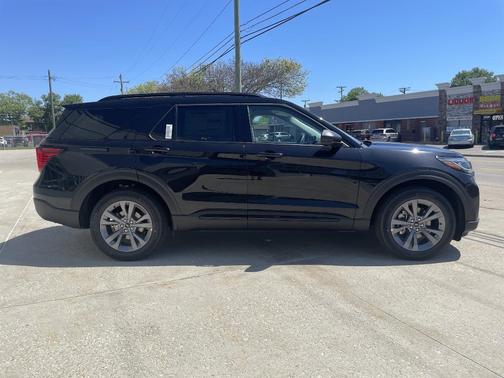 Agate Black Metallic 2026 Ford Explorer Active