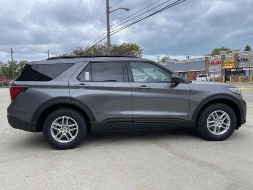 Carbonized Gray Metallic 2026 Ford Explorer Active