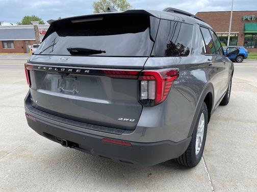 Carbonized Gray Metallic 2026 Ford Explorer Active