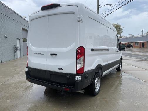 2025 Ford Transit-250 148 WB Medium Roof Cargo