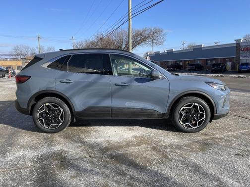 2026 Ford Escape Platinum