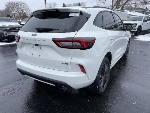 2026 Ford Escape ST-Line Elite