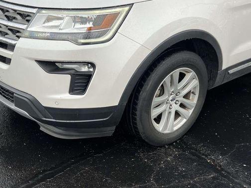 White Platinum Tri-Coat Metallic 2018 Ford Explorer XLT
