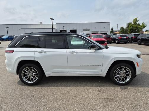 2025 Jeep Grand Cherokee Summit