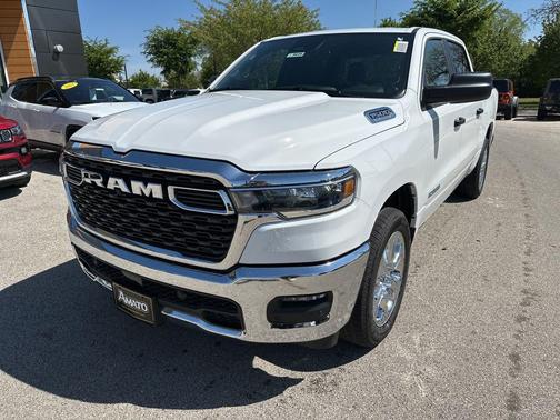 Bright White Clearcoat 2026 RAM 1500 Big Horn/Lone Star