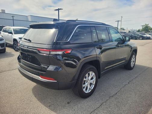 Rocky Mountain Pearlcoat 2023 Jeep Grand Cherokee Limited