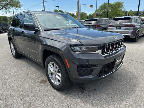 Baltic Gray Metallic Clearcoat 2026 Jeep Grand Cherokee Laredo