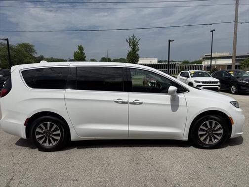 2022 Chrysler Pacifica Hybrid Touring L