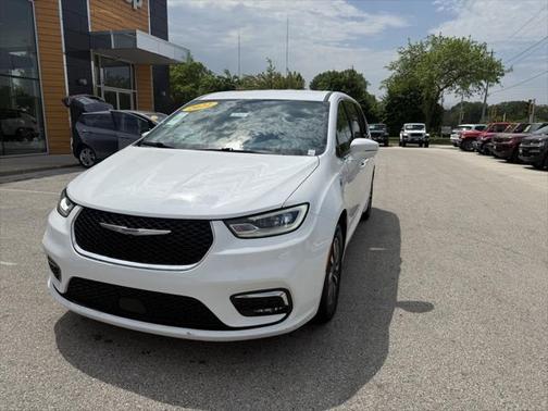 2022 Chrysler Pacifica Hybrid Touring L