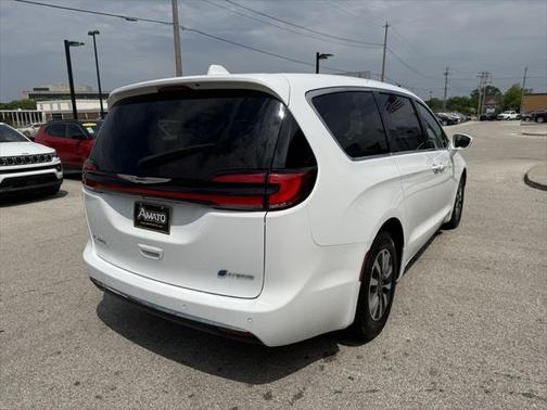 2022 Chrysler Pacifica Hybrid Touring L