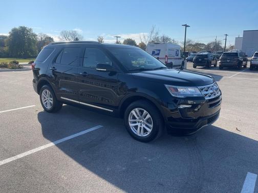 Photo 5 of 24 of 2018 Ford Explorer XLT