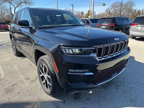 Diamond Black Crystal Pearlcoat 2025 Jeep Grand Cherokee Limited