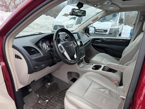 2016 Chrysler Town & Country Limited Platinum