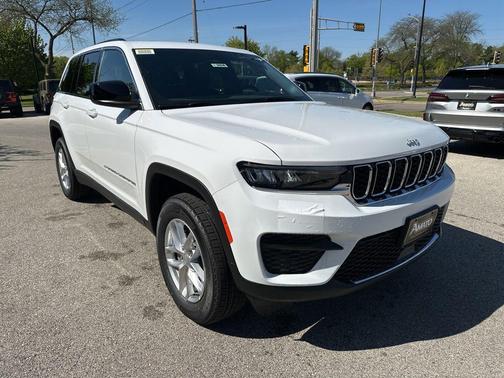 Bright White Clearcoat 2026 Jeep Grand Cherokee Laredo