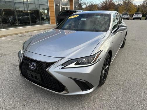 2022 Lexus ES 300h Base