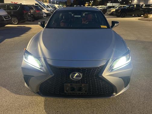 2022 Lexus ES 300h F SPORT
