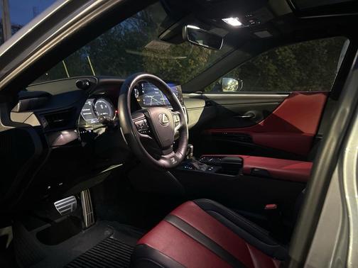 2022 Lexus ES 300h F SPORT