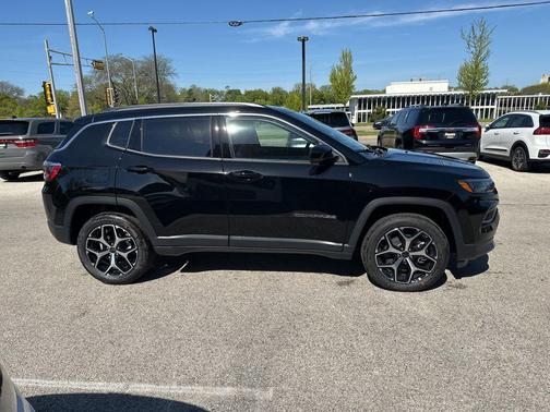 Diamond Black Crystal Pearlcoat 2026 Jeep Compass Limited