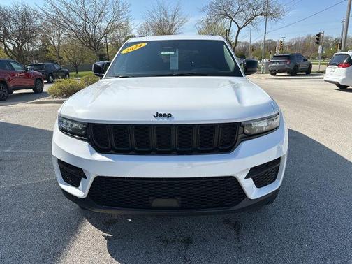 Bright White Clearcoat 2024 Jeep Grand Cherokee Altitude
