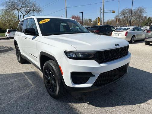 Bright White Clearcoat 2024 Jeep Grand Cherokee Altitude