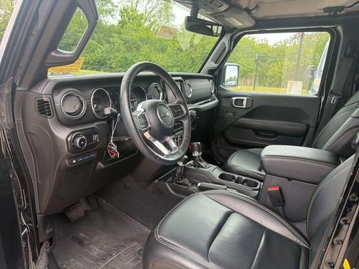 Black Clearcoat 2023 Jeep Wrangler 4xe Sahara