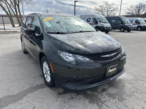 2022 Chrysler Voyager LX