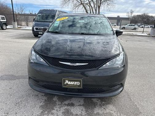 2022 Chrysler Voyager LX