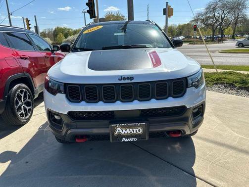 Bright White Clearcoat 2025 Jeep Compass Trailhawk
