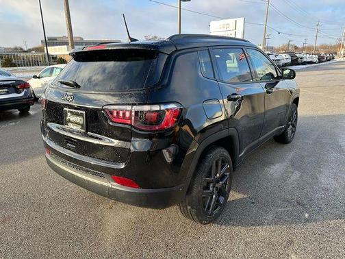 diamond black crystal pearlcoat 2026 Jeep Compass Latitude