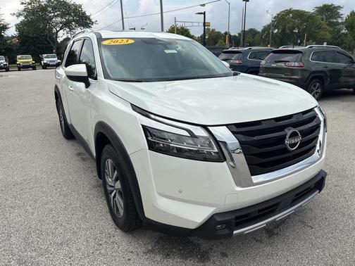 2023 Nissan Pathfinder SL