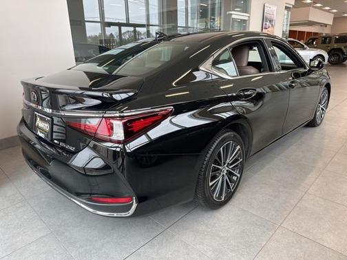 2022 Lexus ES 250 Base