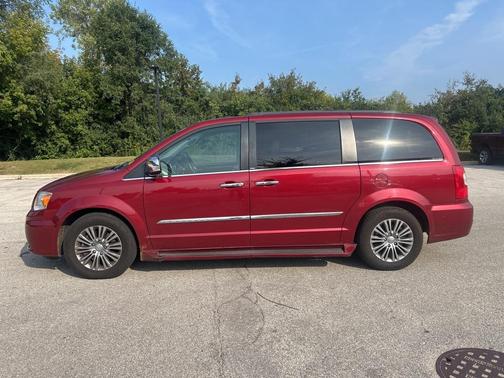 2014 Chrysler Town & Country Touring-L