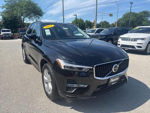2022 Volvo XC60 B5 Momentum