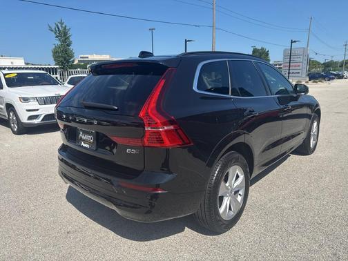2022 Volvo XC60 B5 Momentum