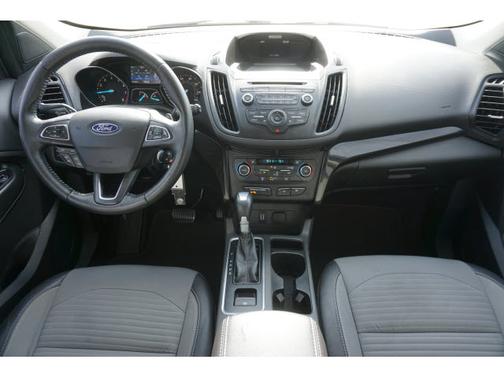 Photo 3 of 25 of 2017 Ford Escape SE