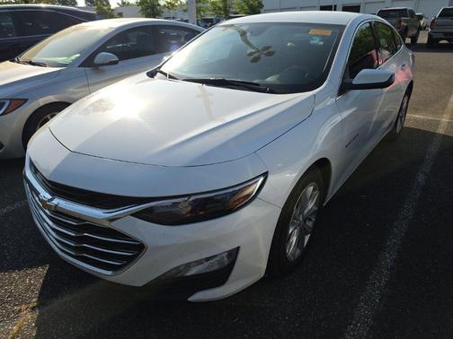 Summit White 2024 Chevrolet Malibu LT