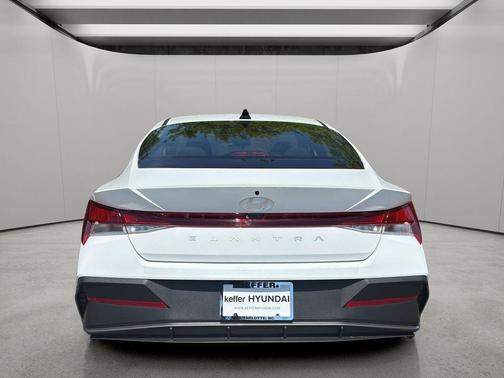 White 2025 Hyundai ELANTRA SE