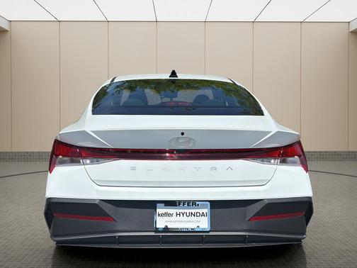 White 2025 Hyundai ELANTRA SE