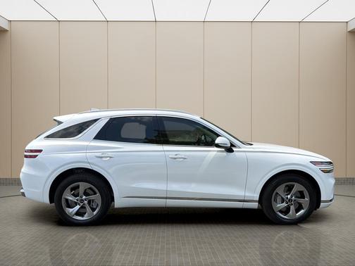 Uyuni White 2026 Genesis GV70 2.5T