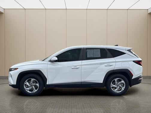 2023 Hyundai TUCSON SE