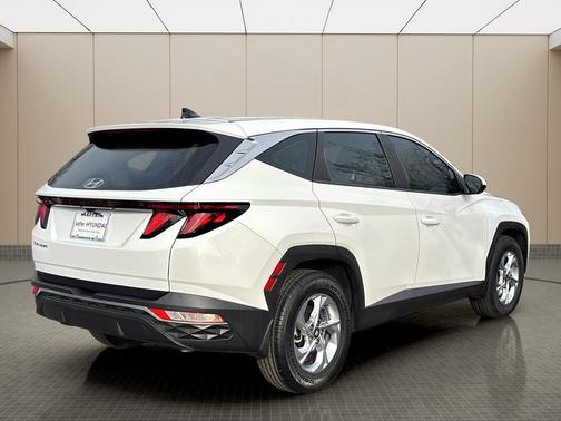 2023 Hyundai TUCSON SE