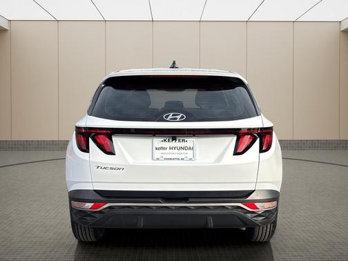 2023 Hyundai TUCSON SE